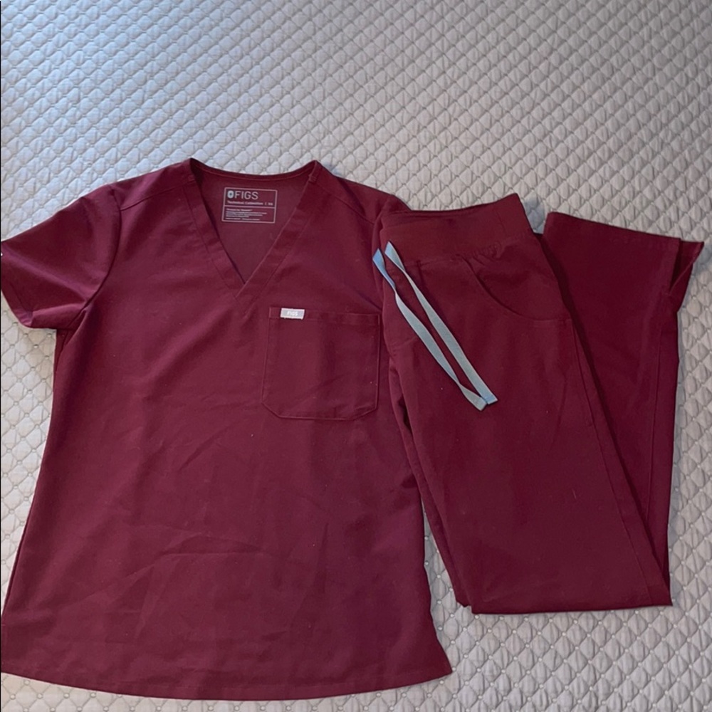 FIGS Burgundy scrub set